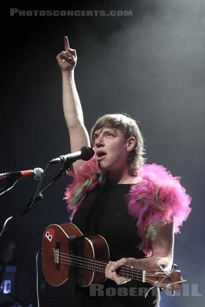 TUNE YARDS - 2011-06-02 - PARIS - Cafe de la Danse - 